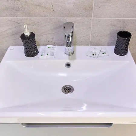 Sunny By Alz Năvodari