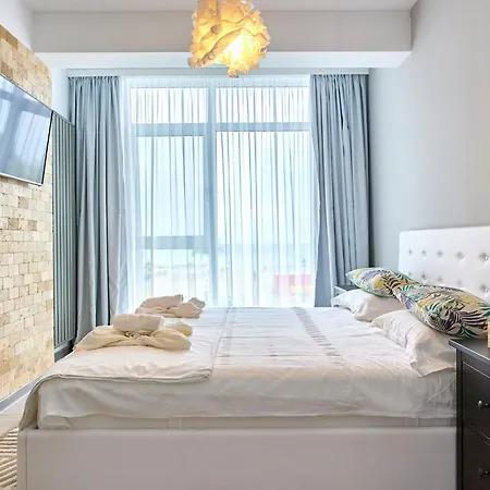 Sunny By Alz Năvodari