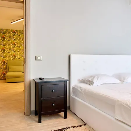 Sunny By Alz Năvodari