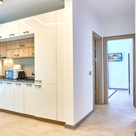 Sunny By Alz Năvodari