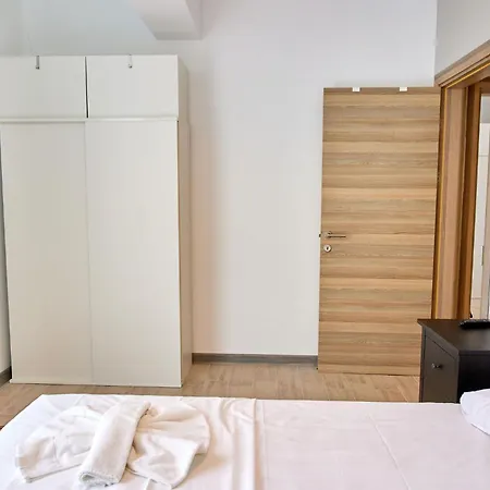 Apartment Sunny By Alz