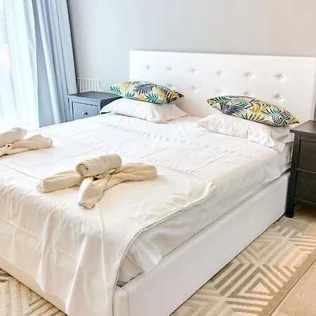 Sunny By Alz Năvodari