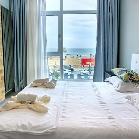 Apartment Sunny By Alz