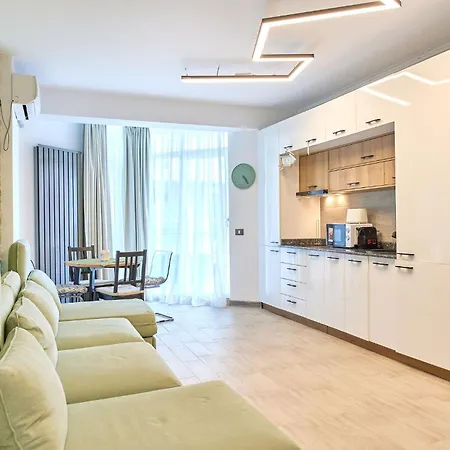 Apartment Sunny By Alz Navodari