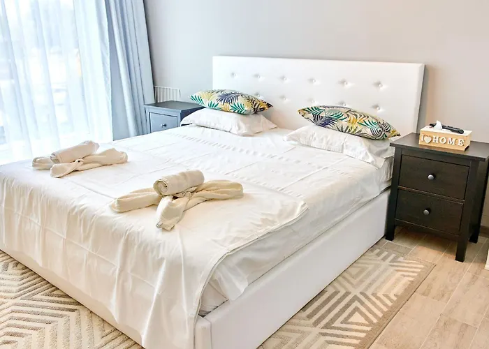 Sunny By Alz Năvodari