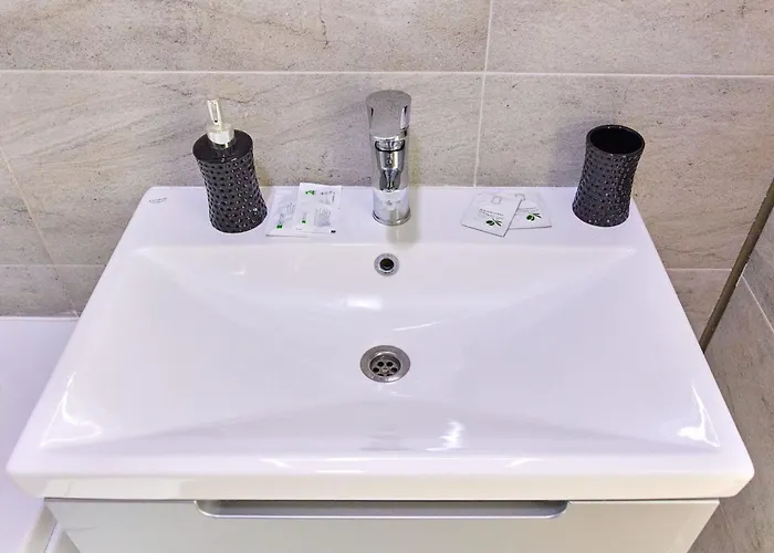 Sunny By Alz Năvodari