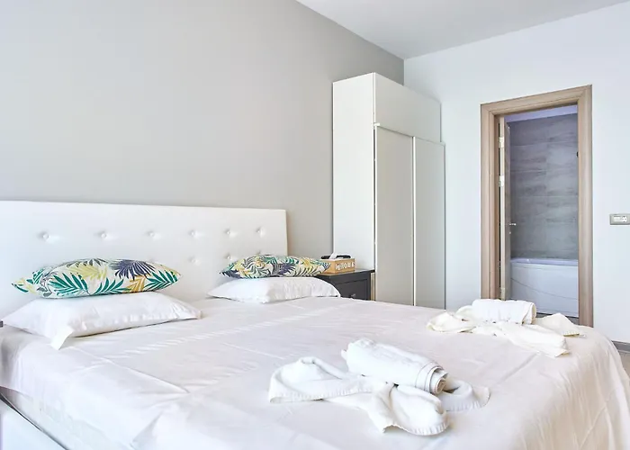 Sunny By Alz Apartman