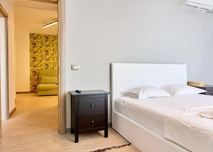 Sunny By Alz Năvodari