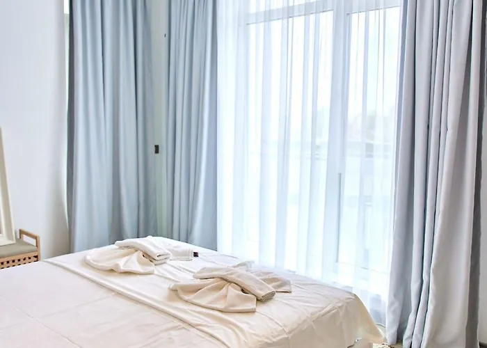 Sunny By Alz Apartman